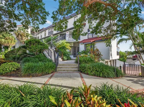 111 La Peninsula BLVD #111, NAPLES, FL 34113