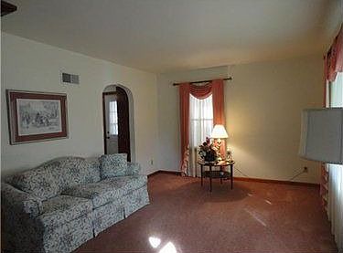4th image of 170 Greenwood Dr