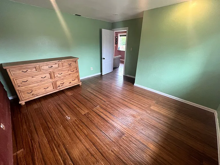 23871 N Westview Rd — Photo 10