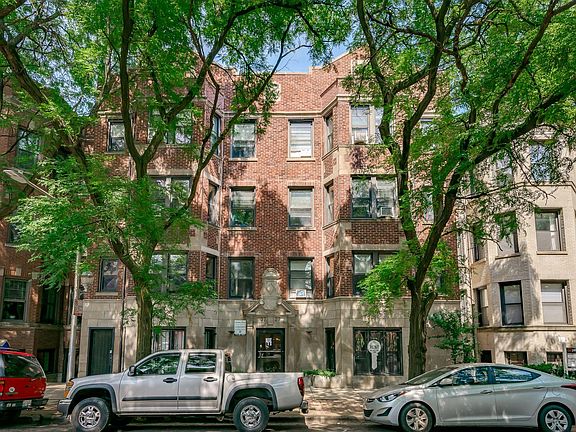 2nd image of 3728 N Pine Grove Ave #403