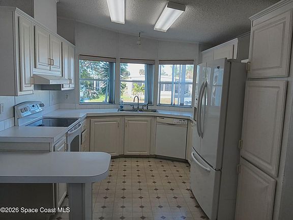 5th image of 720 Lark Dr