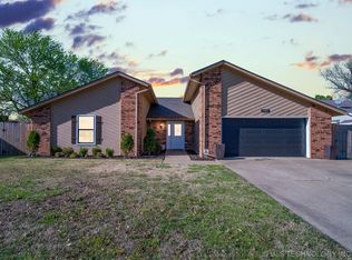 302 Valhalla Dr, Muskogee, OK 74403