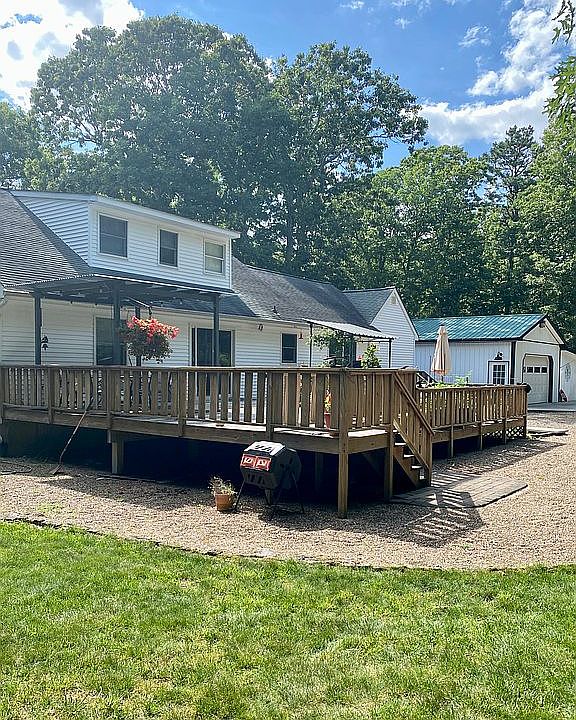 2nd image of 879 Railroad Dr