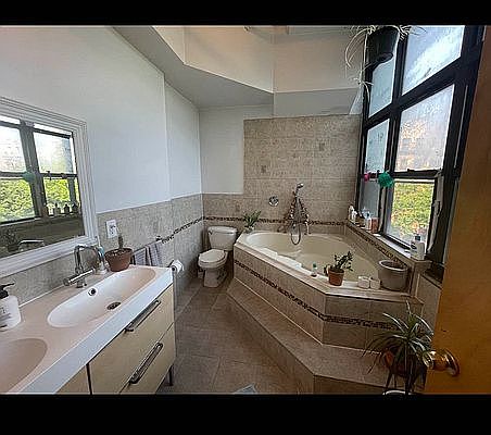 4th image of 315 Berry St APT 406
