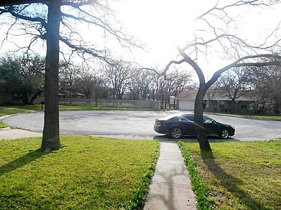 2nd image of 410 Briarwood Dr