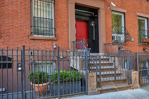 Rented by Compass | media 32