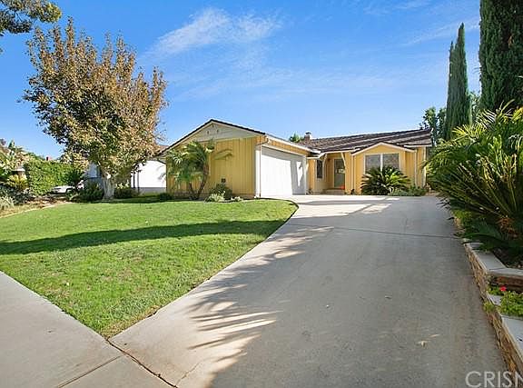 3rd image of 22124 Costanso St