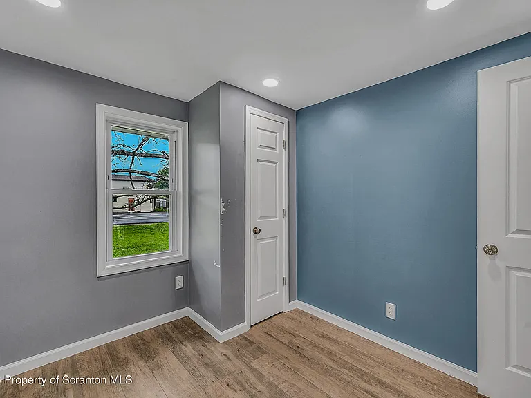 664 Laurel Dr #FRONT — Photo 18