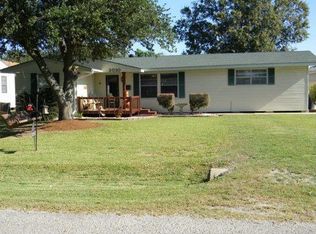 3020 Oak Ave, Groves, TX 77619