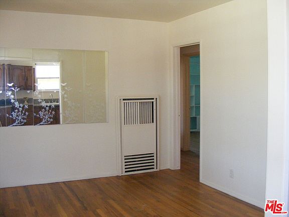 4th image of 10644 S Wilton Pl