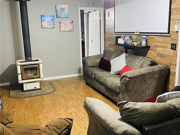 4th image of 210 37th St #132
