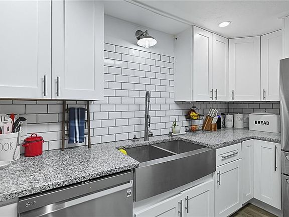 5th image of 238 Trinity Church Rd