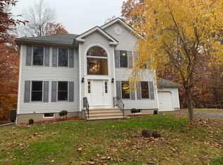 1120 Seven Nations Dr, Tobyhanna, PA