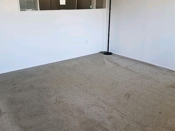 3rd image of 880 Tanglewood Dr