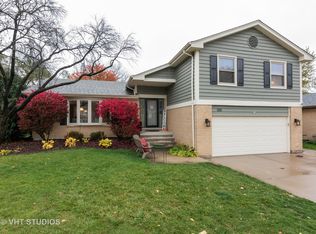 1511 Huntleigh Dr, Wheaton, IL 60189