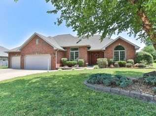 1400 S Hedgewood Dr, Bolivar, MO 65613