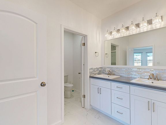 4th image of 105 Webster St #1
