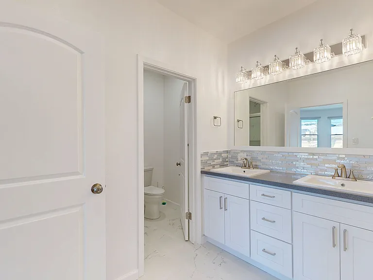 105 Webster St #1 — Photo 4