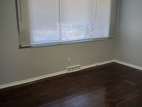 4th image of 628 Camrose Dr