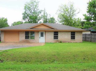 865 N 2nd St, Silsbee, TX 77656