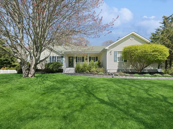 1105 August Ln, Greenport, NY 11944