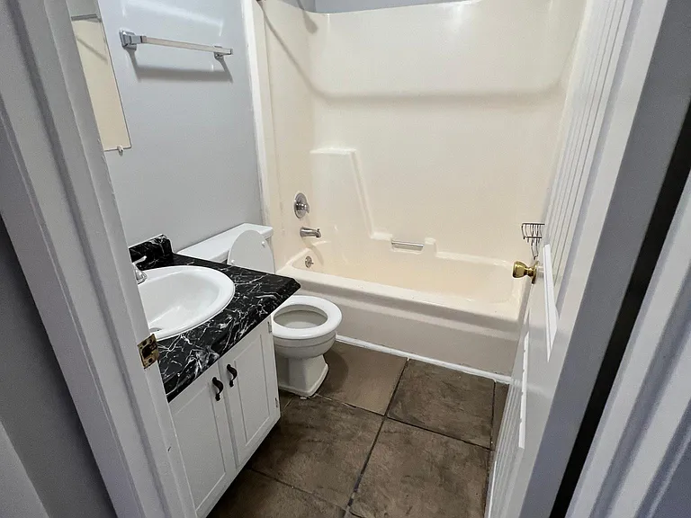 2220 Jonathan Dr NW #D — Photo 8