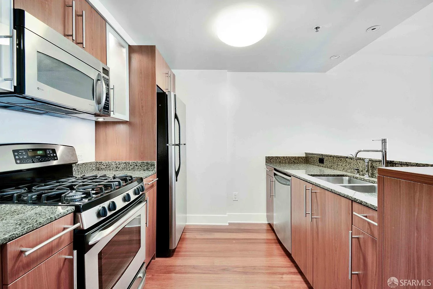 2 bed, 2.0 bath, 995 sqft, $6,695 — Photo 4