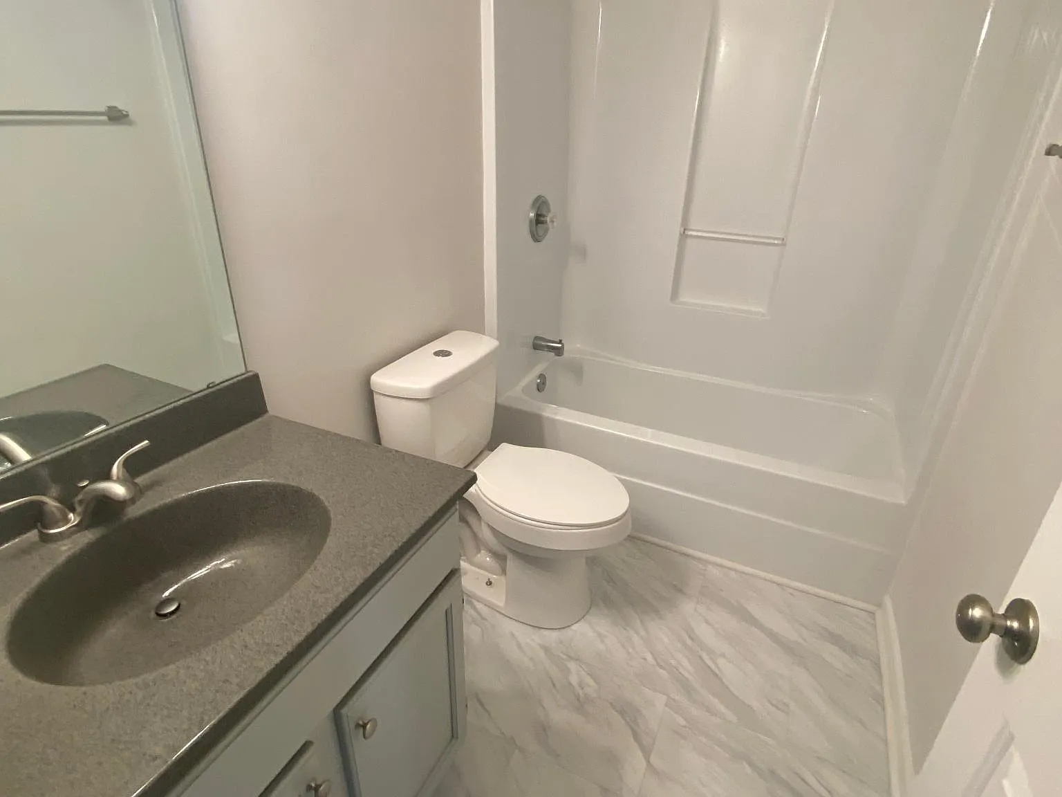 3 bed, 1360 sqft, $1,800 — Photo 2