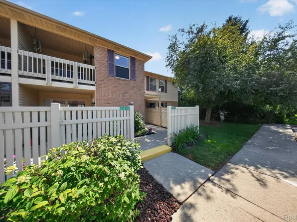 61165 Greenwood Dr, South Lyon, MI 48178