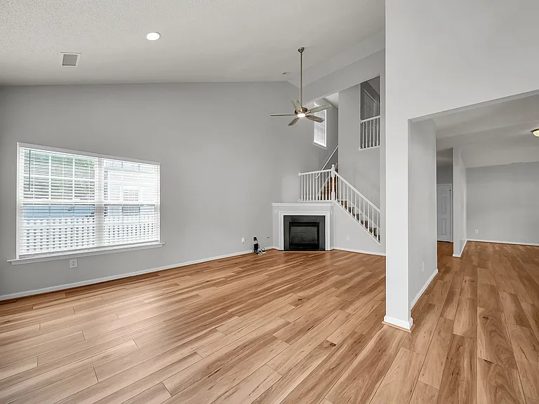 408 Holmes Blvd — Photo 6