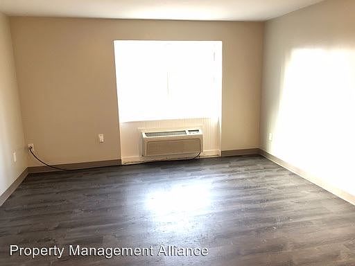 4th image of 525 Oak St APT 7