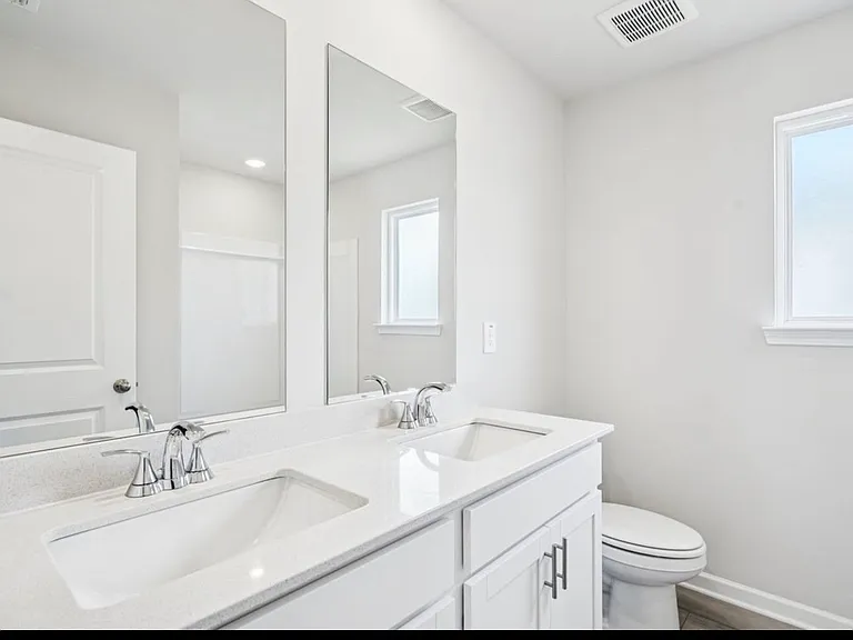 2750 Hawthorne Way — Photo 6