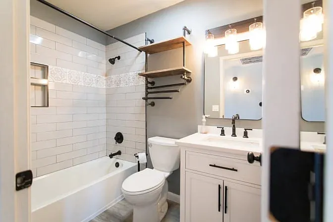7 bed, 2489 sqft, $850 — Photo 4