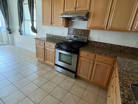 Gourmet Kitchen with Granite Countertops