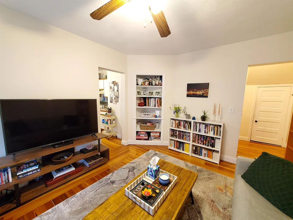 52 Simpson Ave #1