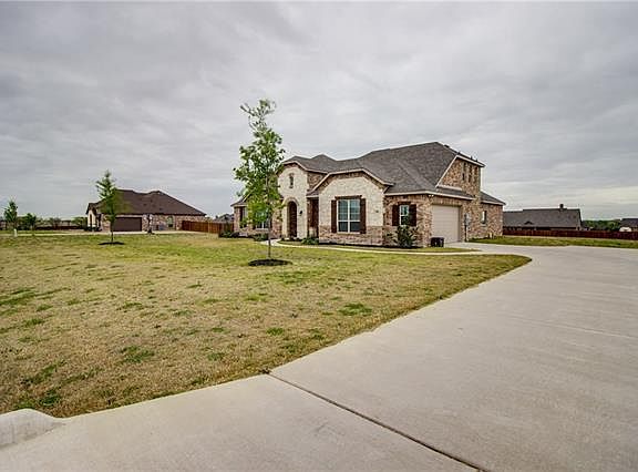 4th image of 205 Everest Ln