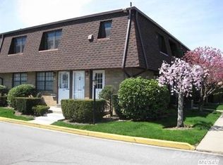 221 Mariners Way, Copiague, NY 11726