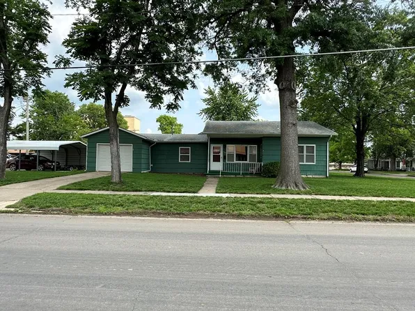 220 E Broadway St, Iola, KS 66749