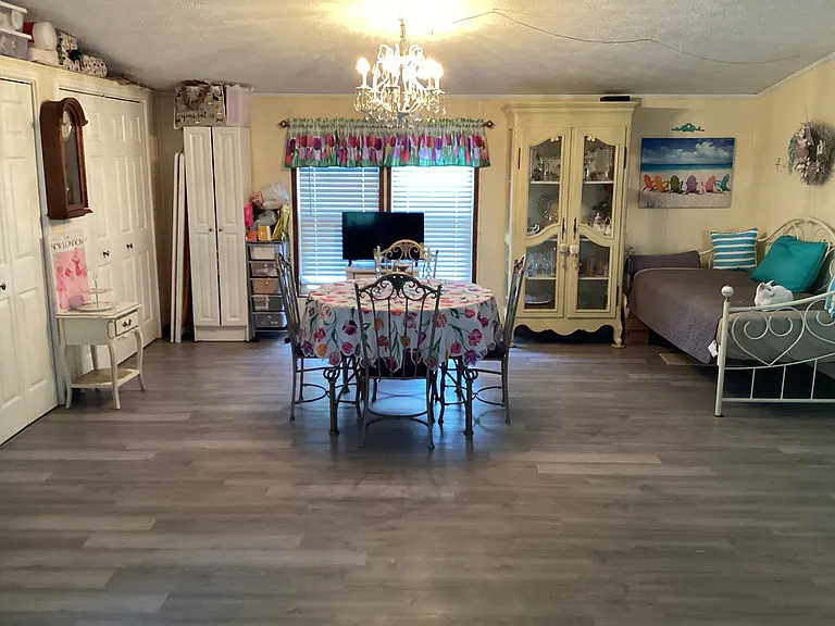 107 Fisherville Rd — Photo 3