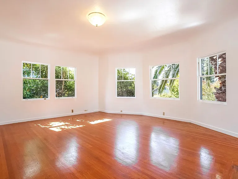 6458 Colby St — Photo 5