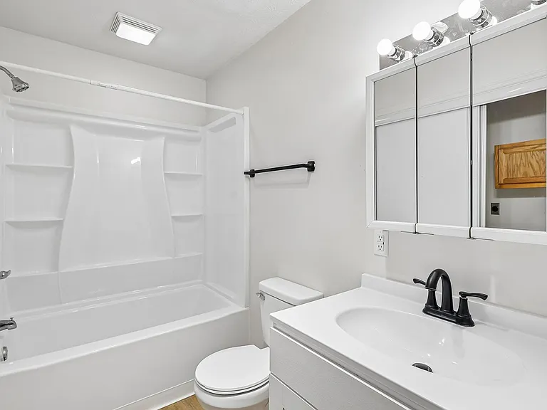 Aurora Apartments — Photo 8