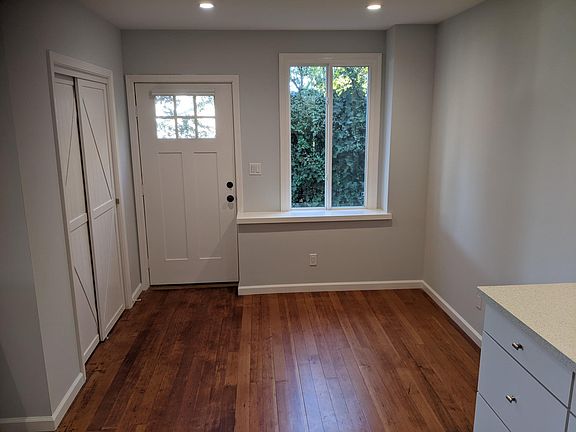 5th image of 4007 Bayview Ave