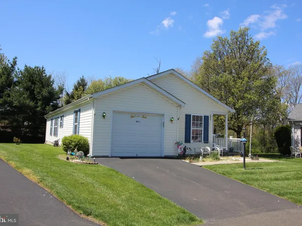 2044 Highland Ct #2044, North Wales, PA 19454