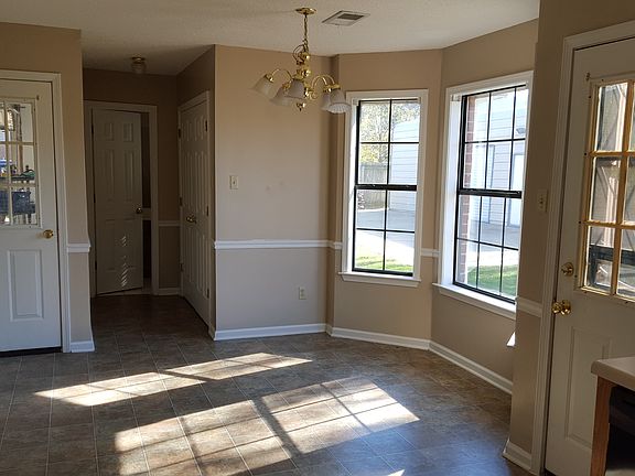 5th image of 130 Country Place Dr