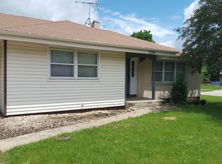 2090 Arbor Vitae Dr, Hanover Park, IL 60133