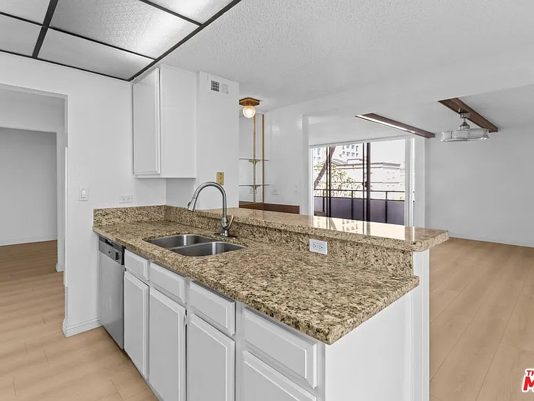 10535 Wilshire Blvd #603 — Photo 5