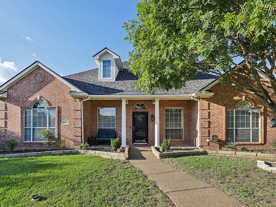 1st image of 1439 Yosemite Dr