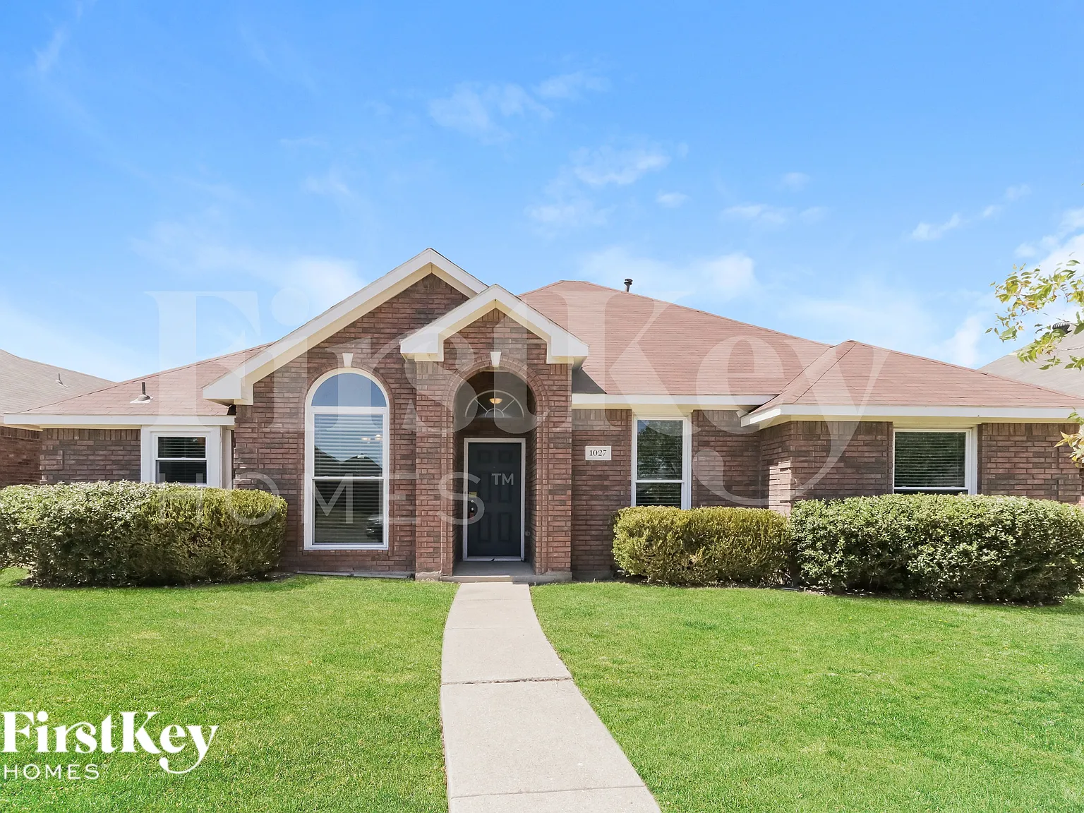 4 bed, 2.0 bath, 1702 sqft, $2,420 — Photo 1