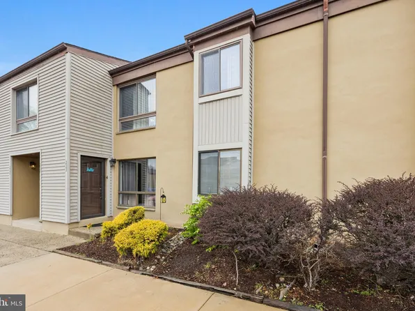 233 James Ct, Marlton, NJ 08053