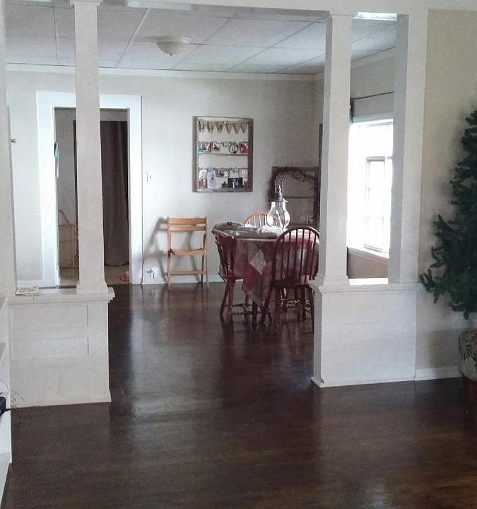 2nd image of 118 W Main St